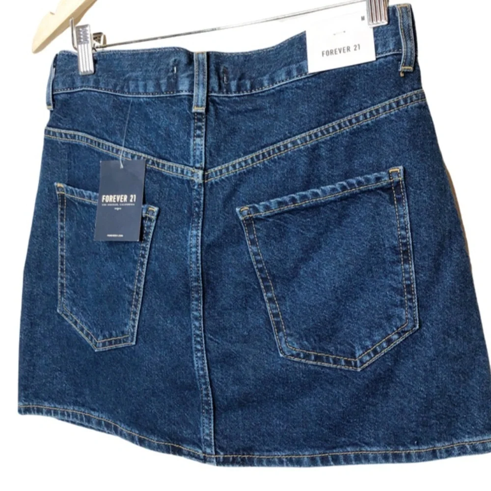NWT Forever 21 Dark Wash Denim Mini Skirt Button Fly Size Medium‎